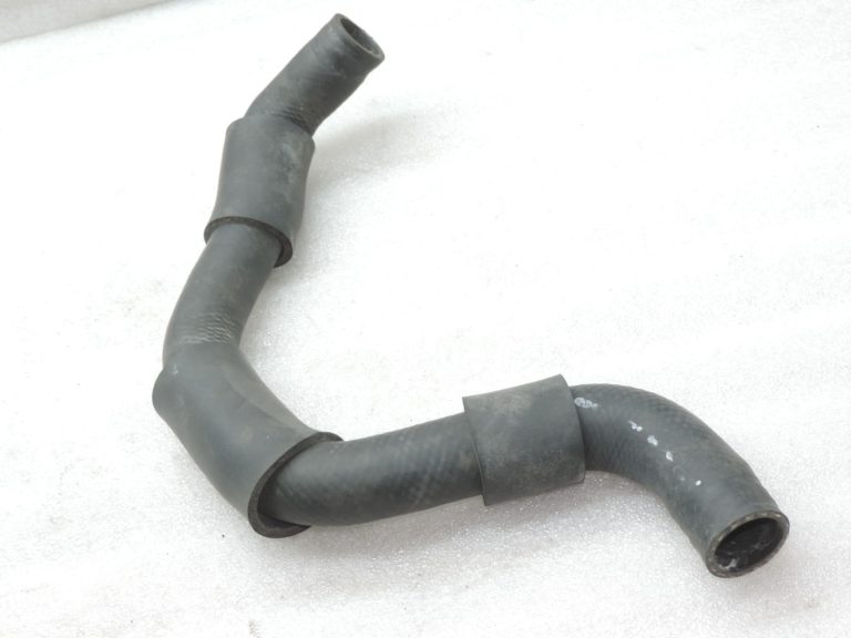 Oriģinālā Toyota Avensis T22 1.6/1.8 radiatora ieplūdes šļūtene 1657122110
