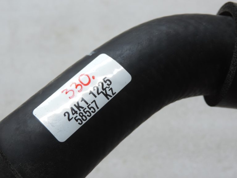 Oriģinālā Toyota Avensis T22 1.6/1.8 radiatora ieplūdes šļūtene 1657122110