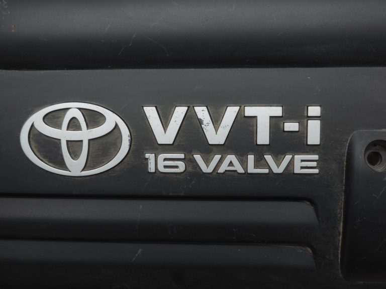 Oriģināls Toyota RAV4 II Corolla E11 E12 Avensis T22 VVT-i 16Valve motora vāks