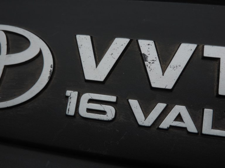 Oriģināls Toyota RAV4 II Corolla E11 E12 Avensis T22 VVT-i 16Valve motora vāks