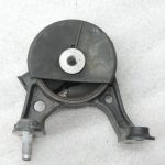 Oriģināls 2005-2012 Toyota RAV4 XA30 2.2 D-CAT (2ADFHV) aizmugurējais motora stiprinājums