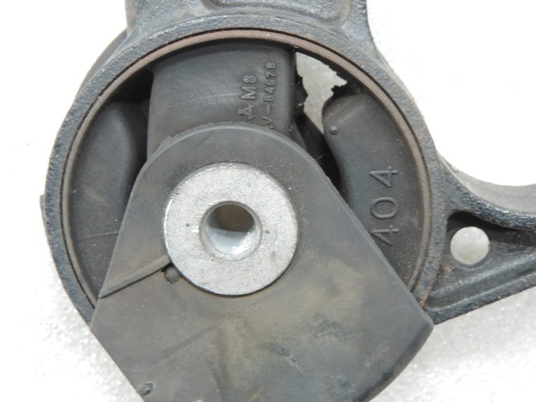 Oriģināls 2005-2012 Toyota RAV4 XA30 2.2 D-CAT (2ADFHV) aizmugurējais motora stiprinājums