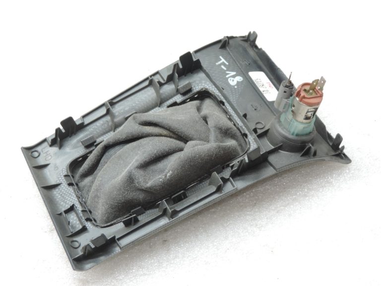 Oriģināls Toyota Corolla E12 pārnesumkārbas bagāžnieks ar pārsegu sudraba krāsā
