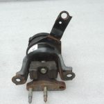 Oriģināls Toyota Avensis T22 2.0d (2CTE) Dzinēja stiprinājums pa labi 1230564142