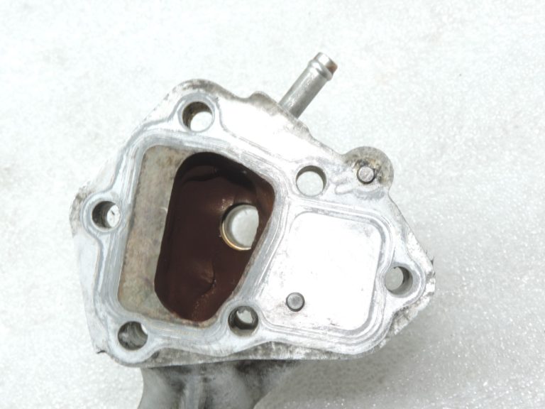 Oriģināls Toyota Avensis T22 2.0d (2CTE) ūdens caurules atloks 1630464010