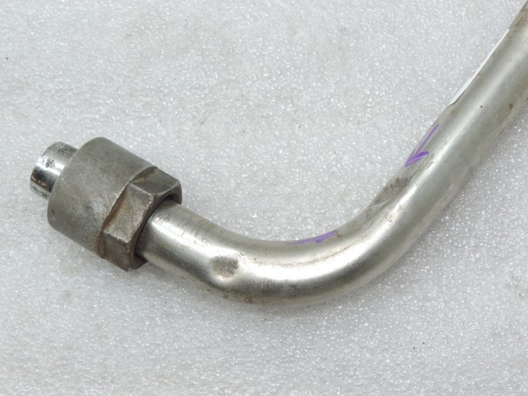 Oriģinālā Toyota Avensis T22 2.0d (2CTE) EGR caurule 2560164071