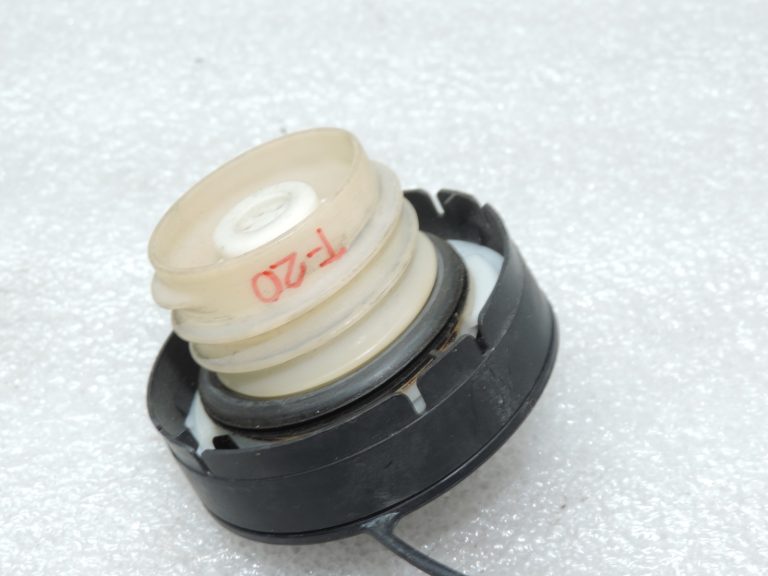 Oriģināls Toyota RAV4 II XA20 benzīna uzpildes vāciņš 7730028010, 77300-28010