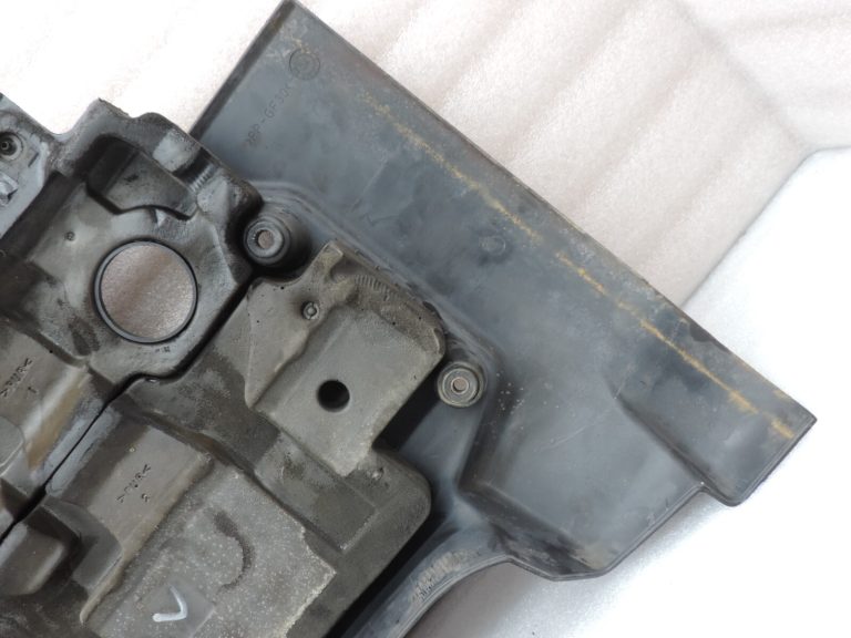 Oriģināls Toyota Corolla E12 2.0 D-4D 1CD-FTV motora pārsegs