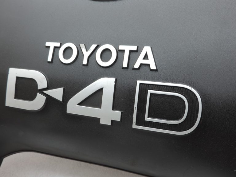 Oriģināls Toyota Corolla E12 2.0 D-4D 1CD-FTV motora pārsegs