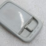 Oriģināls Toyota Yaris P10 aizmugurējais salona apgaismojums pelēks 8124005030B2