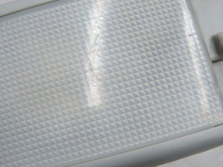 Oriģināls Toyota Yaris P10 aizmugurējais salona apgaismojums pelēks 8124005030B2