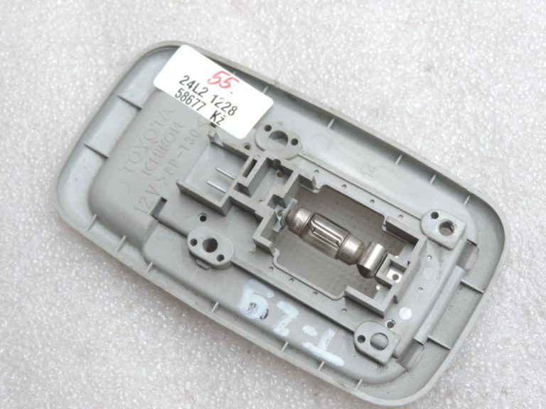 Oriģināls Toyota Yaris P10 aizmugurējais salona apgaismojums pelēks 8124005030B2