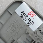 Oriģināls Toyota Yaris P10 aizmugurējais salona apgaismojums pelēks 8124005030B2