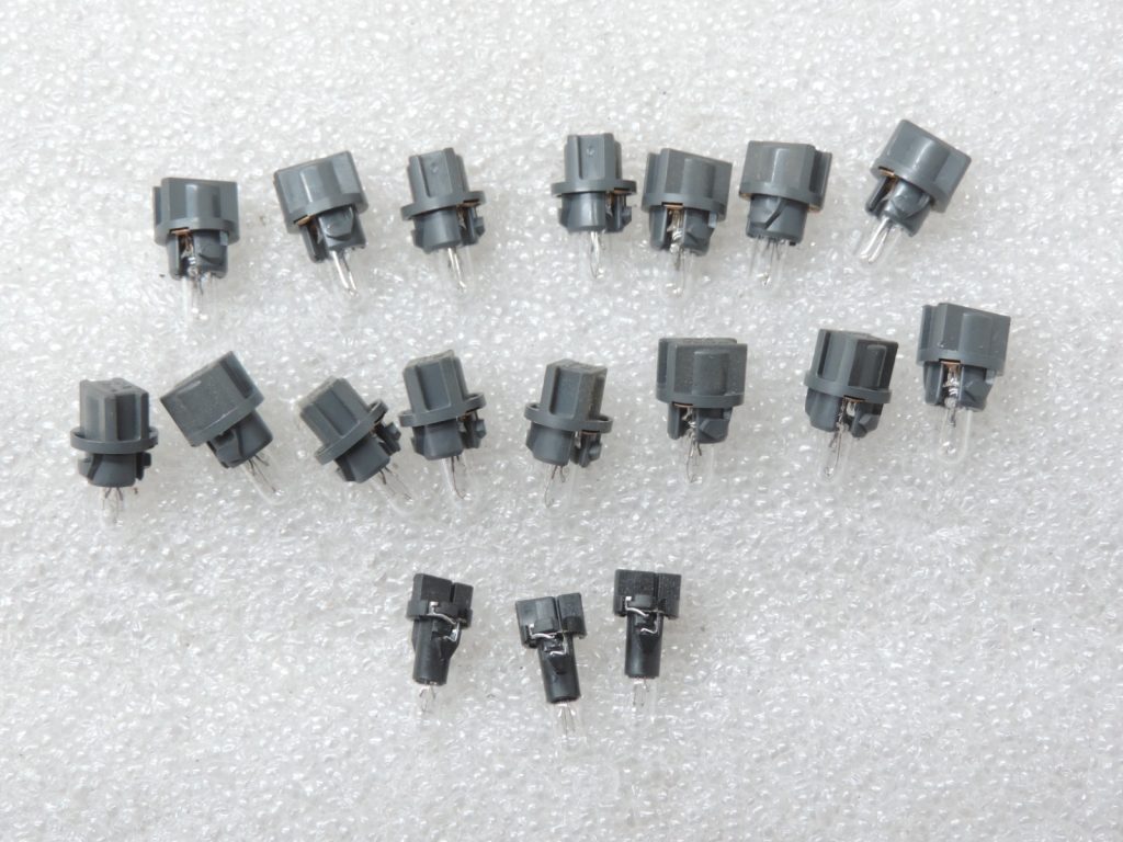 Genuine Toyota Yaris P10 instrument cluster speedometer bulb set 9001003067