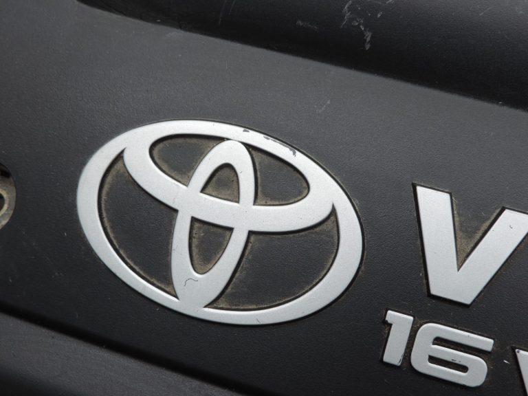 Oriģināls Toyota RAV4 II Corolla E11 E12 Avensis T22 VVT-i 16Valve motora vāks