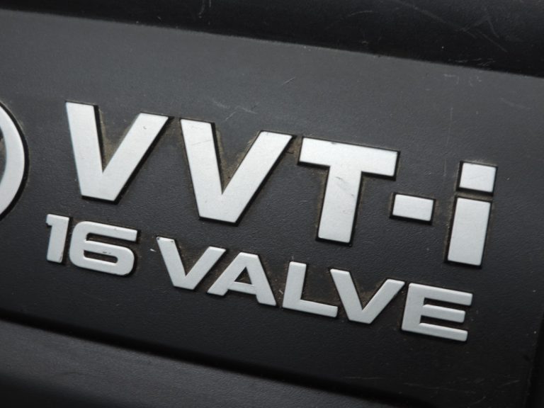 Oriģināls Toyota RAV4 II Corolla E11 E12 Avensis T22 VVT-i 16Valve motora vāks
