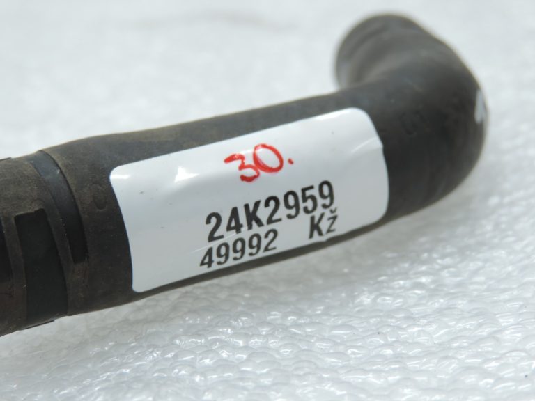 Toyota RAV4 II XA20 2.0 D-4D eļļas dzesētāja dzesēšanas šķidruma šļūtene 1577727020 15777-27020