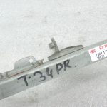 Oriģināls Toyota Avensis T25 dzinēja pārsega slēdzenes turētāja priekšējais kronšteins 5320805020
