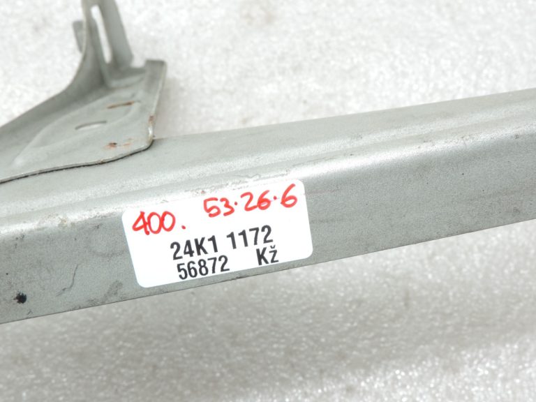 Oriģināls Toyota Avensis T25 dzinēja pārsega slēdzenes turētāja priekšējais kronšteins 5320805020