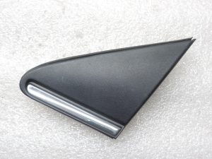 Oriģināls Toyota Avensis T25 priekšējais kreisais ārējo durvju pārsegs trīsstūris 6011805010