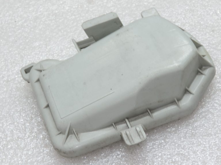 Oriģinālais Toyota Avensis T25 priekšējā luktura vāciņš pa labi 8113505160
