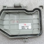 Oriģinālais Toyota Avensis T25 priekšējā luktura vāciņš pa labi 8113505160