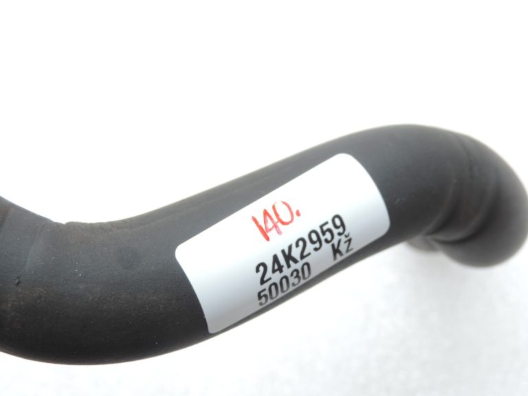 Oriģinālā Toyota Auris E15 1.3 VVTi ieplūdes šļūtene ventilācijas šļūtene 1226147010