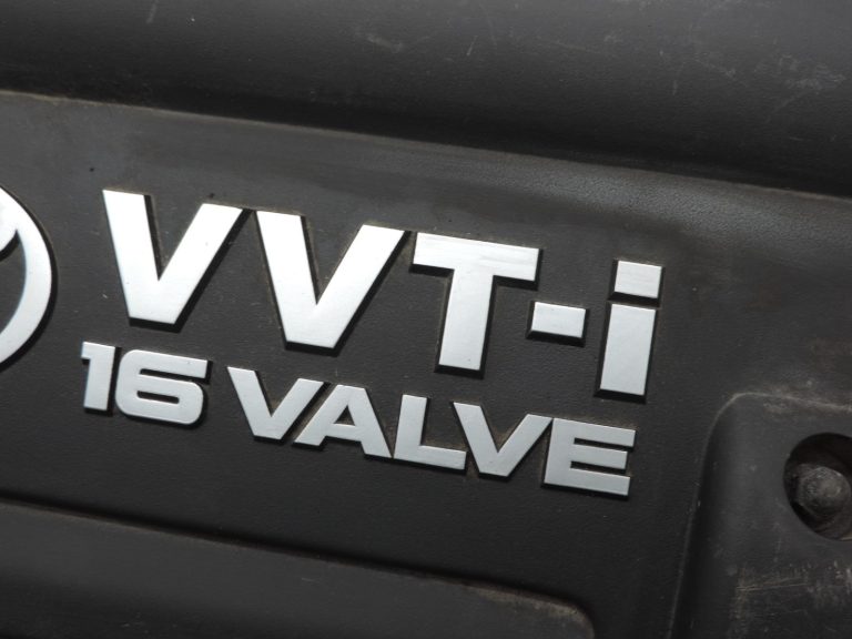 Oriģināls Toyota Avensis T25 Auris E15 Corolla E12 VVT-i 16 vārstu motora vāks