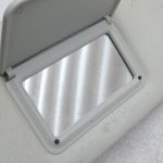 Oriģinālā Toyota Yaris P10 Saules aizsarglīdzeklis kreisais, pelēks 743200D031B0