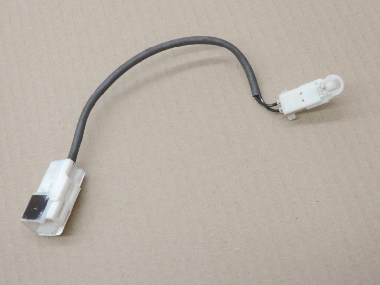 Oriģināls Toyota RAV4 II (XA20) aizdedzes bloķēšanas brīdinājuma slēdzis 8405260020