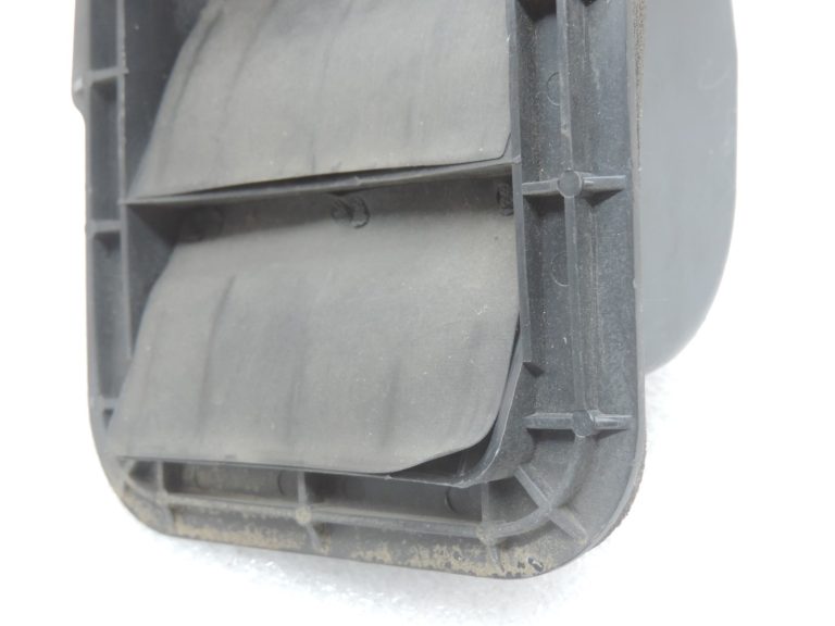 Oriģinālā Toyota RAV4 XA20 virsbūves ventilācijas režģa labā/kreisā puse