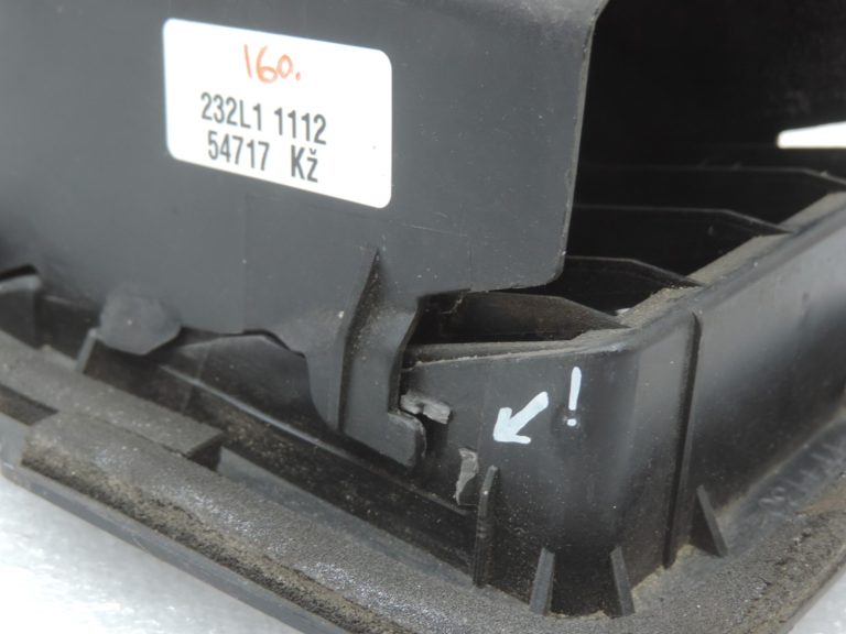 Oriģinālā Toyota RAV4 XA20 virsbūves ventilācijas režģa labā/kreisā puse