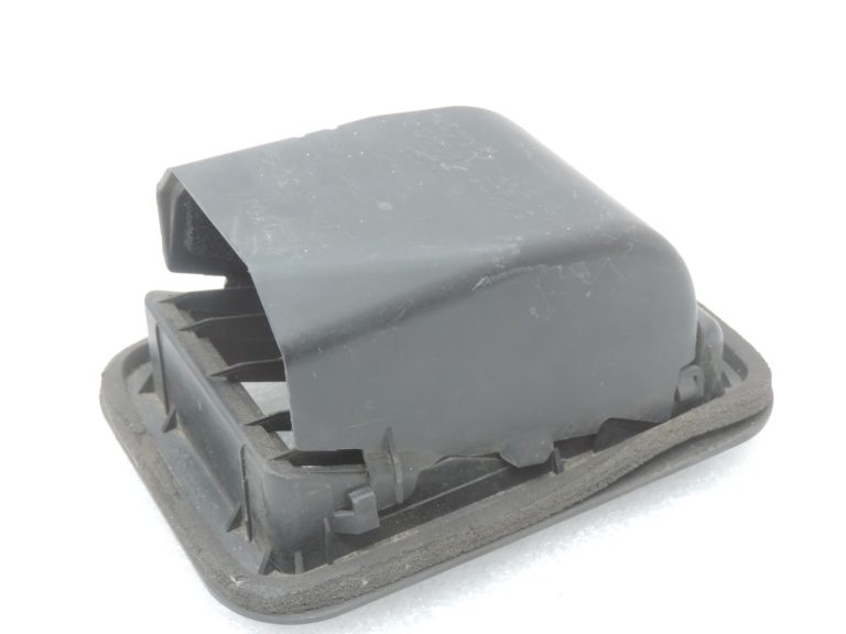 Oriģinālā Toyota RAV4 XA20 virsbūves ventilācijas režģa labā/kreisā puse