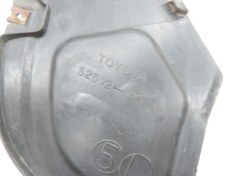 Oriģināls Toyota RAV4 II (XA20) aizmugurējais kreisais dubļusargs/bampera pārsegs