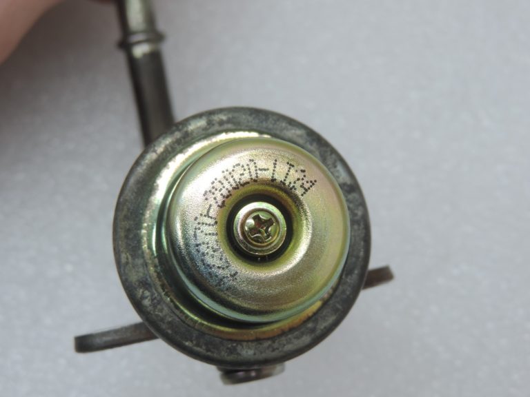 Oriģināls Toyota RAV4 II (XA20) 2.0/2.4 VVT-i 1AZFE 2AZFE Degvielas spiediena regulators