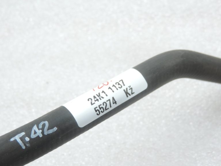 Oriģināla Toyota Avensis T25 2.0d/2.2d dzesēšanas šķidruma rezervuāra šļūtene, apvedceļš Nr.1