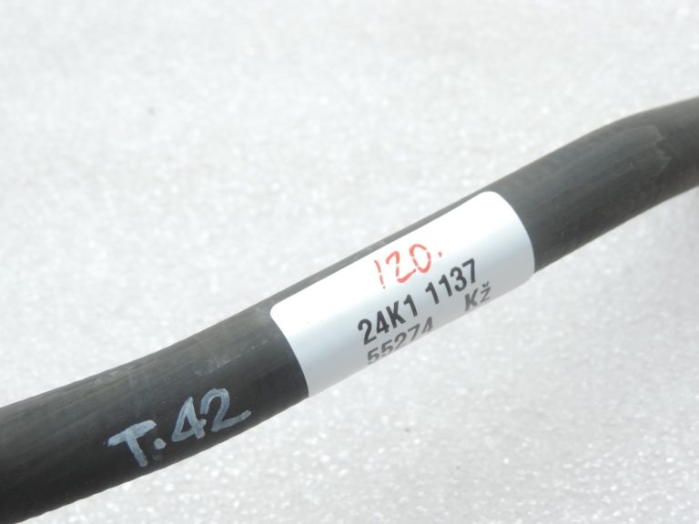 Oriģināla Toyota Avensis T25 2.0d/2.2d dzesēšanas šķidruma rezervuāra šļūtene, apvedceļš Nr.1