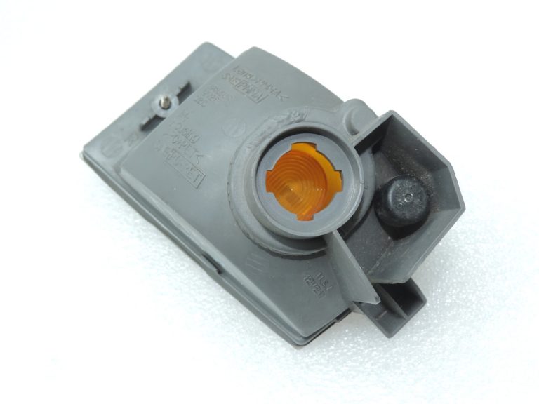 Oriģināls Toyota RAV4 II (XA20) pirms pacelšanas priekšējais labais indikators 8151142050