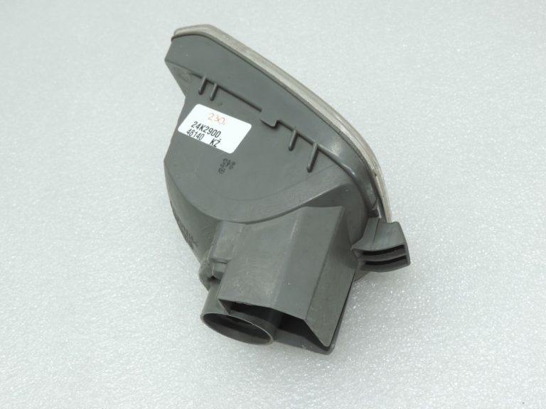 Oriģināls Toyota RAV4 II (XA20) pirms pacelšanas priekšējais labais indikators 8151142050
