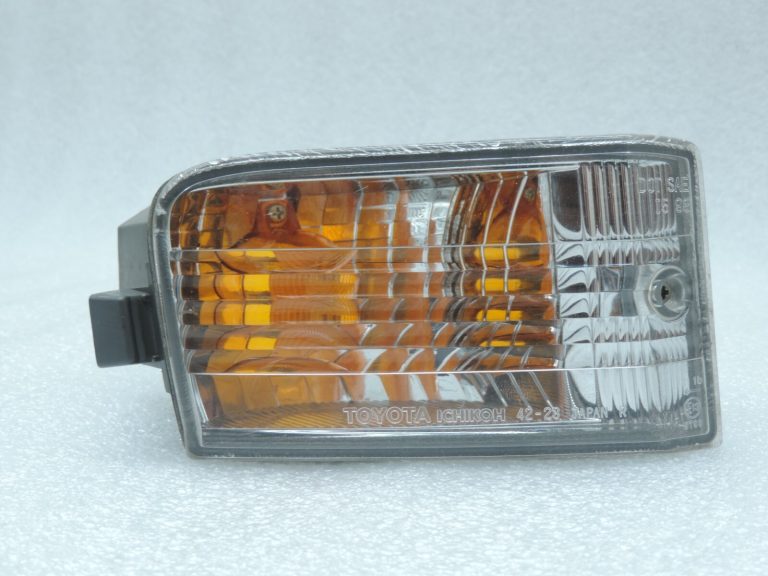 Oriģināls Toyota RAV4 II (XA20) pirms pacelšanas priekšējais labais indikators 8151142050