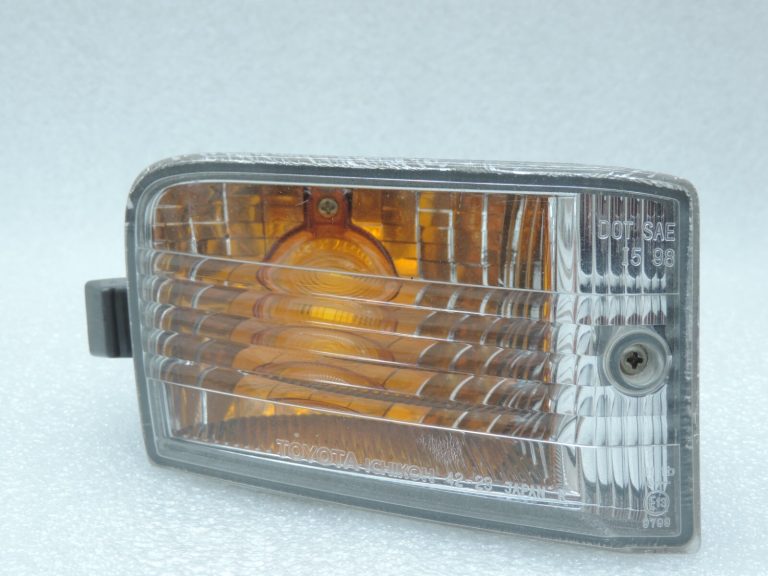 Oriģināls Toyota RAV4 II (XA20) pirms pacelšanas priekšējais labais indikators 8151142050