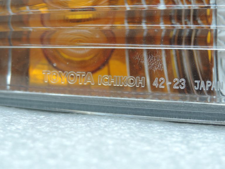 Oriģināls Toyota RAV4 II (XA20) pirms pacelšanas priekšējais labais indikators 8151142050
