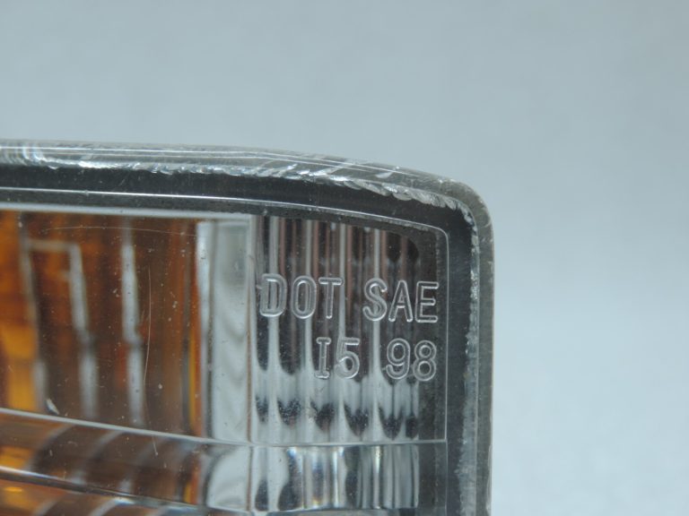 Oriģināls Toyota RAV4 II (XA20) pirms pacelšanas priekšējais labais indikators 8151142050