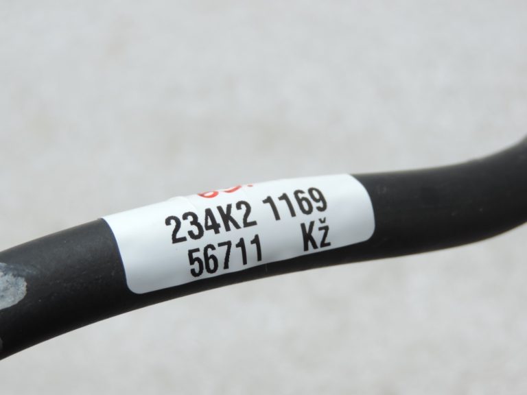 Oriģināla Toyota Avensis T25 Corolla Verso AR10 2.2d/2.0d degvielas padeves caurule