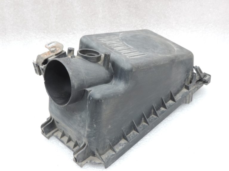 Oriģināls Toyota Avensis T25 Corolla E12 1.8/1.6 gaisa filtra kastes vāks