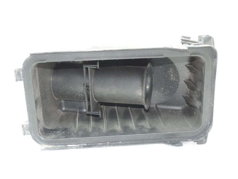 Oriģināls Toyota Avensis T25 Corolla E12 1.8/1.6 gaisa filtra kastes vāks