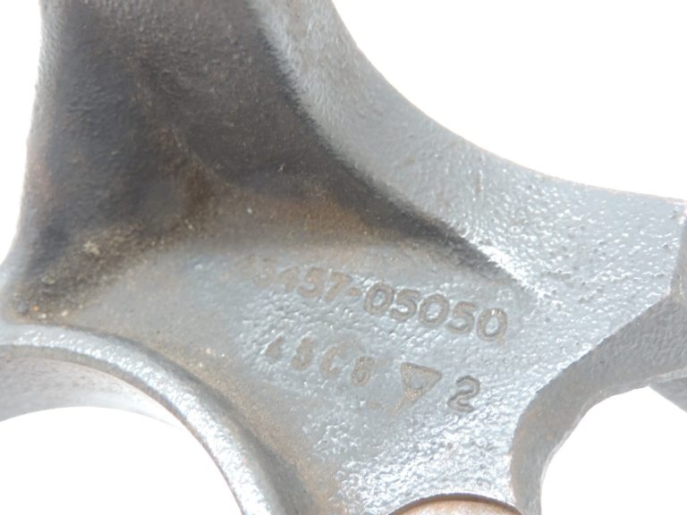 Oriģināls Toyota Avensis T25 2.0d/2.2d piedziņas vārpstas gultņa kronšteins 4345705050