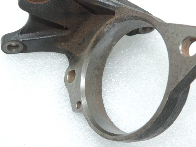 Oriģināls Toyota Avensis T25 2.0d/2.2d piedziņas vārpstas gultņa kronšteins 4345705050