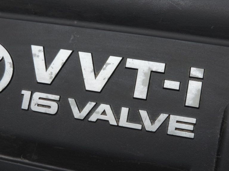 Oriģināls Toyota Corolla E12 Avensis T25 Verso AR10 VVT-i 16 vārstu motora vāks