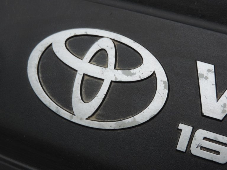 Oriģināls Toyota Corolla E12 Avensis T25 Verso AR10 VVT-i 16 vārstu motora vāks